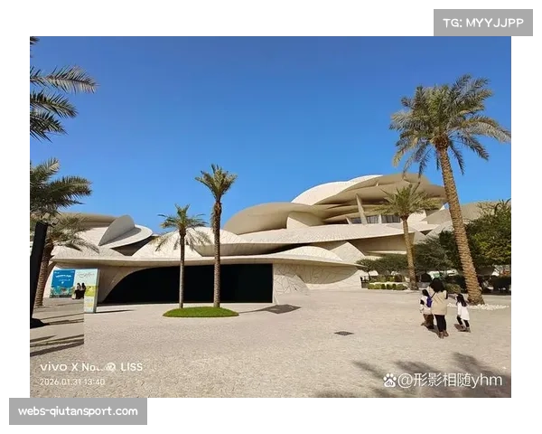 “英超奖杯巡回展”抵达曼彻斯特，吸引数千名当地球迷参观