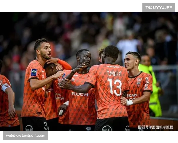 老将曼丹达的第650场法甲，马赛球迷起立鼓掌致敬